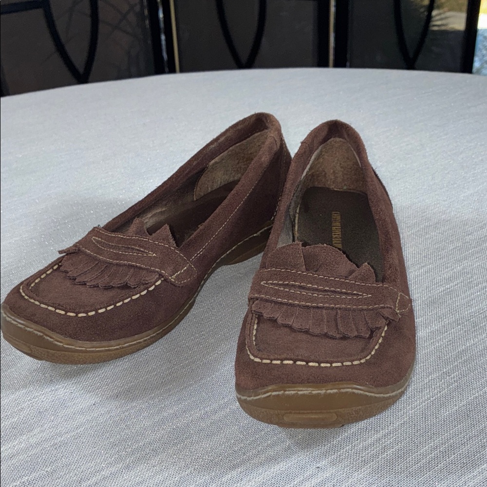 Boho comfortable Kelly style brown suede fringe loafers Size 8 Like New